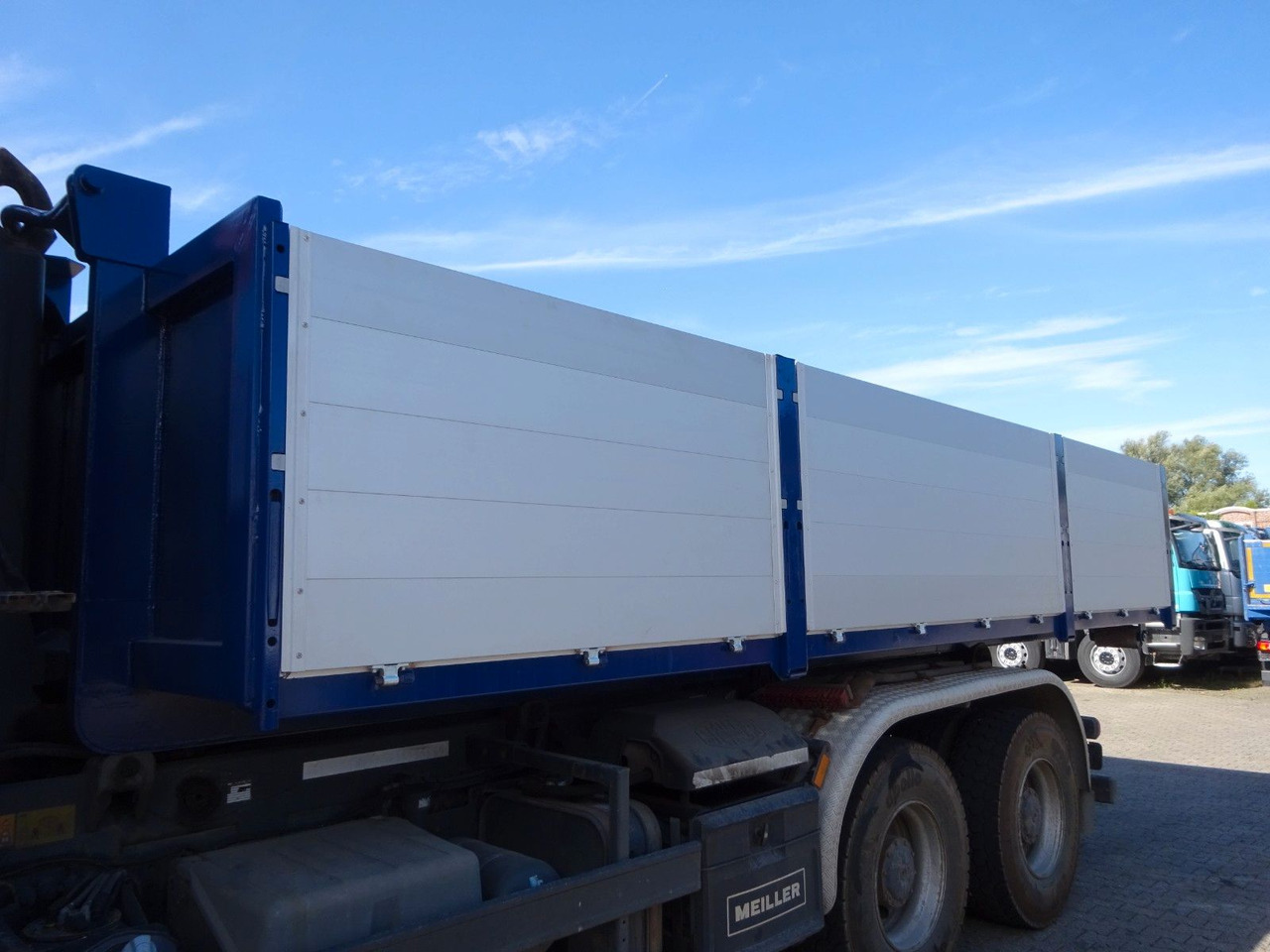 Camion ampliroll 12 cbm Abrollcontainer Pritsche