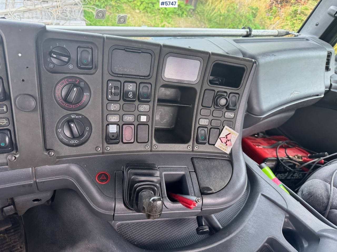 Camion ampliroll 1998 Scania 94D 310 Hook‑truck