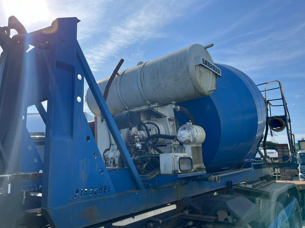 Camion ampliroll Abrollcontainer Betonmischaufbau mit sep. Motor