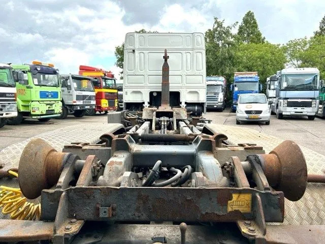 Camion ampliroll DAF 95.480 XF SPACECAB 6x2 WITH HOOK-ARM SYSTEM (EURO 3 / ZF16 MANUAL GEARBOX / ZF-INTARDER / STEEL-/AIR SUSPENSION / AIRCONDITIONIN