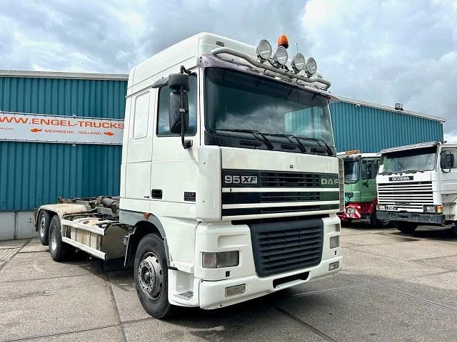 Camion ampliroll DAF 95.480 XF SPACECAB 6x2 WITH HOOK-ARM SYSTEM (EURO 3 / ZF16 MANUAL GEARBOX / ZF-INTARDER / STEEL-/AIR SUSPENSION / AIRCONDITIONIN