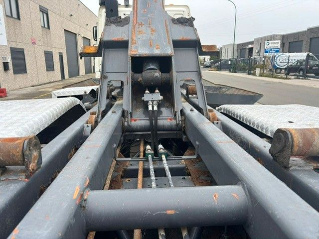 Camion ampliroll DAF CF85-410. 6x2. EU5. Retarder.