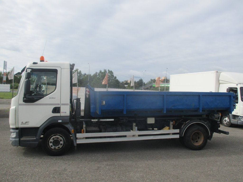 Camion ampliroll DAF LF 12.250