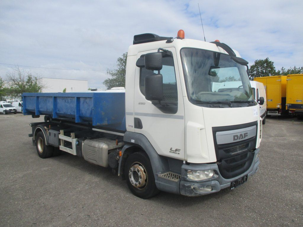 Camion ampliroll DAF LF 12.250