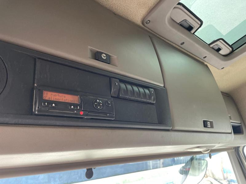 Camion ampliroll DAF XF105 460