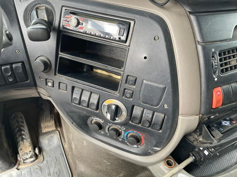 Camion ampliroll DAF XF105 460