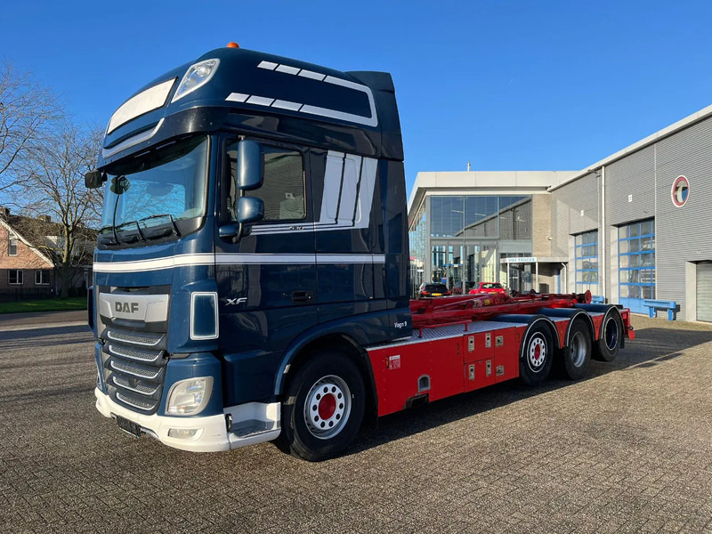 Camion ampliroll DAF XF106-530 8X2 / AJK HOOKLIFT 25000KG / 9 TON FRONT AXLE / NAVI / ONLY:612482 KM / SSC / AUTOMATIC / EURO-6 / 2019