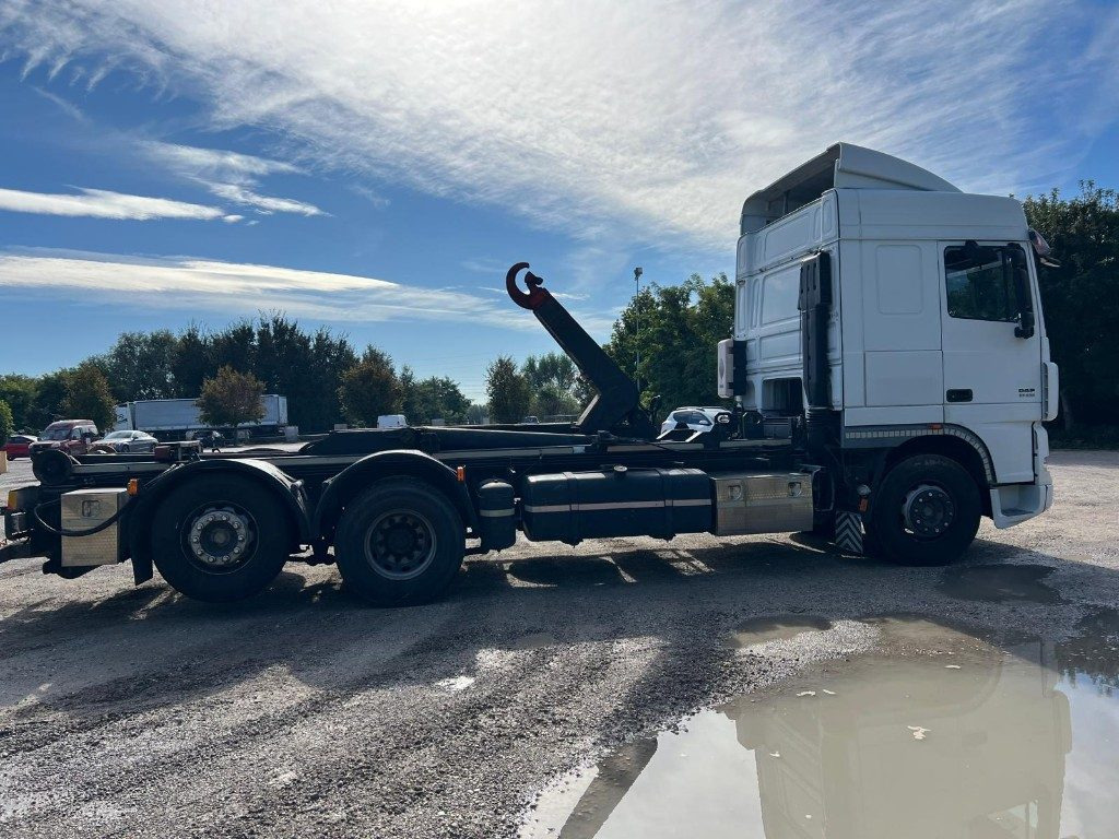 Camion ampliroll DAF XF530 SCARRABILE