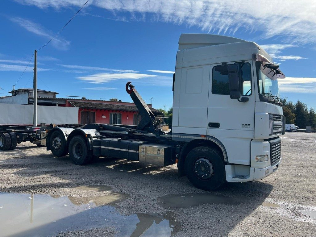 Camion ampliroll DAF XF530 SCARRABILE