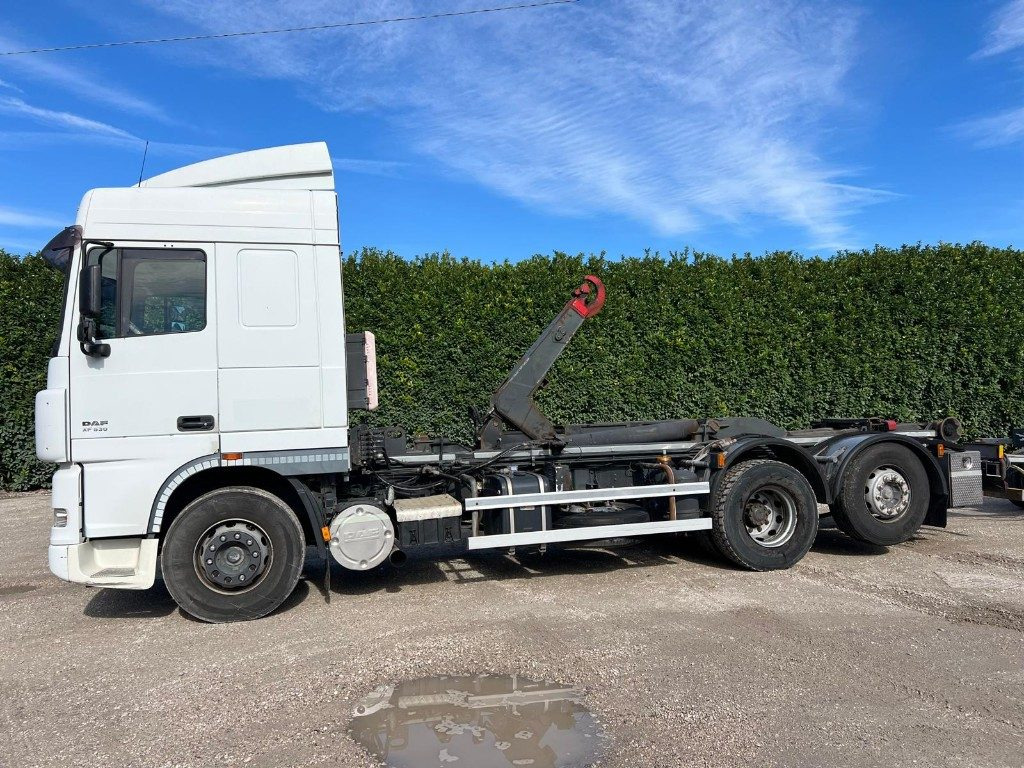 Camion ampliroll DAF XF530 SCARRABILE