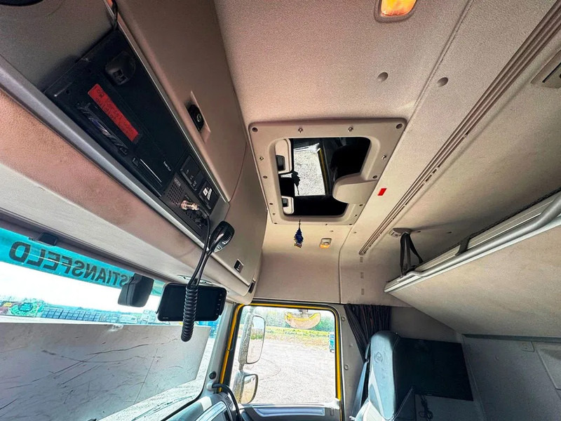 Camion ampliroll DAF XF 530 Hoglift with knæk arm.