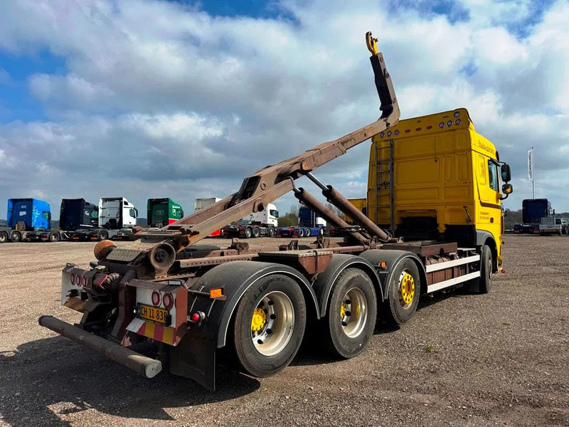 Camion ampliroll DAF XF 530 Hoglift with knæk arm.