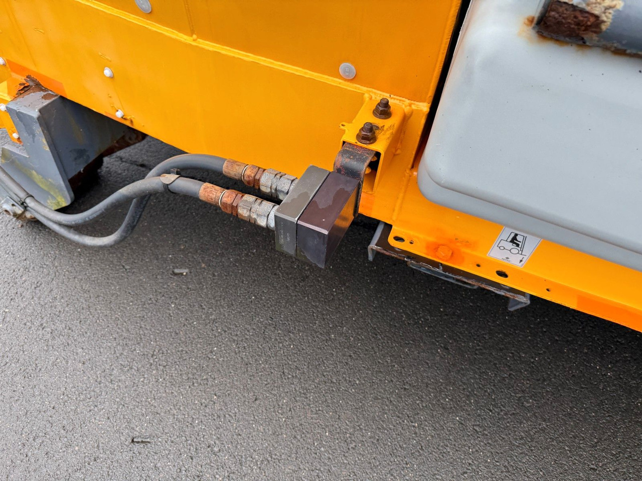 Camion ampliroll Epoke Salzstreuer Winterdienst Bandstreuer