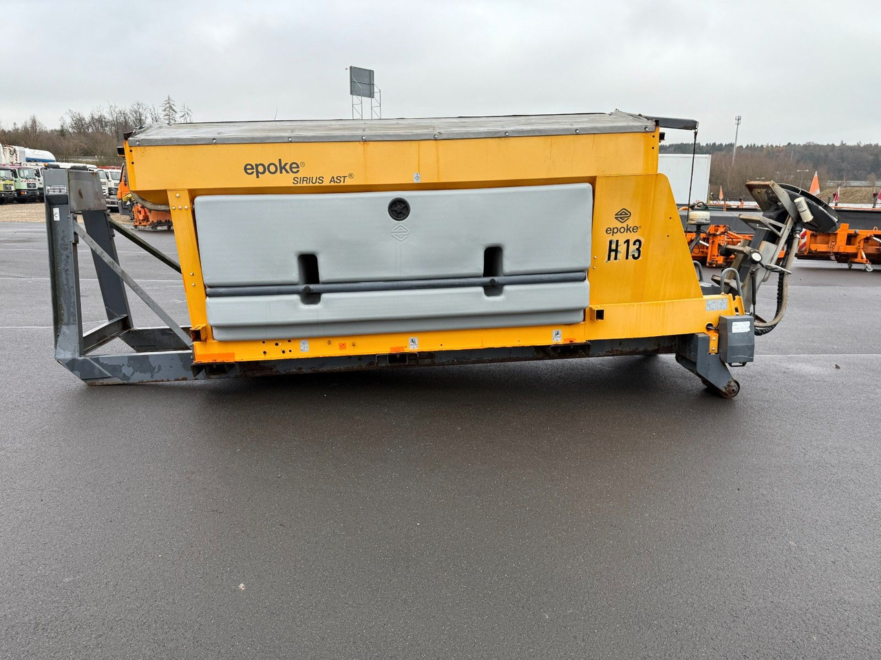 Camion ampliroll Epoke Salzstreuer Winterdienst Bandstreuer