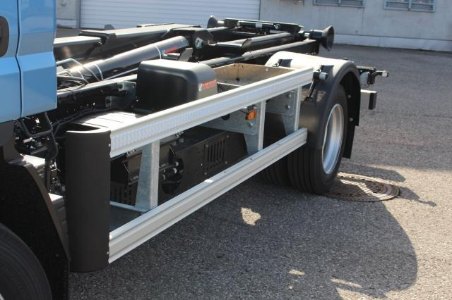 Camion ampliroll FUSO 9C18E