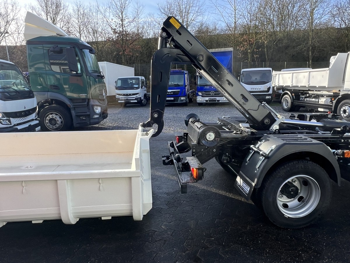 Camion ampliroll FUSO Canter FUSO 7C18 City Abrollkipper Miete