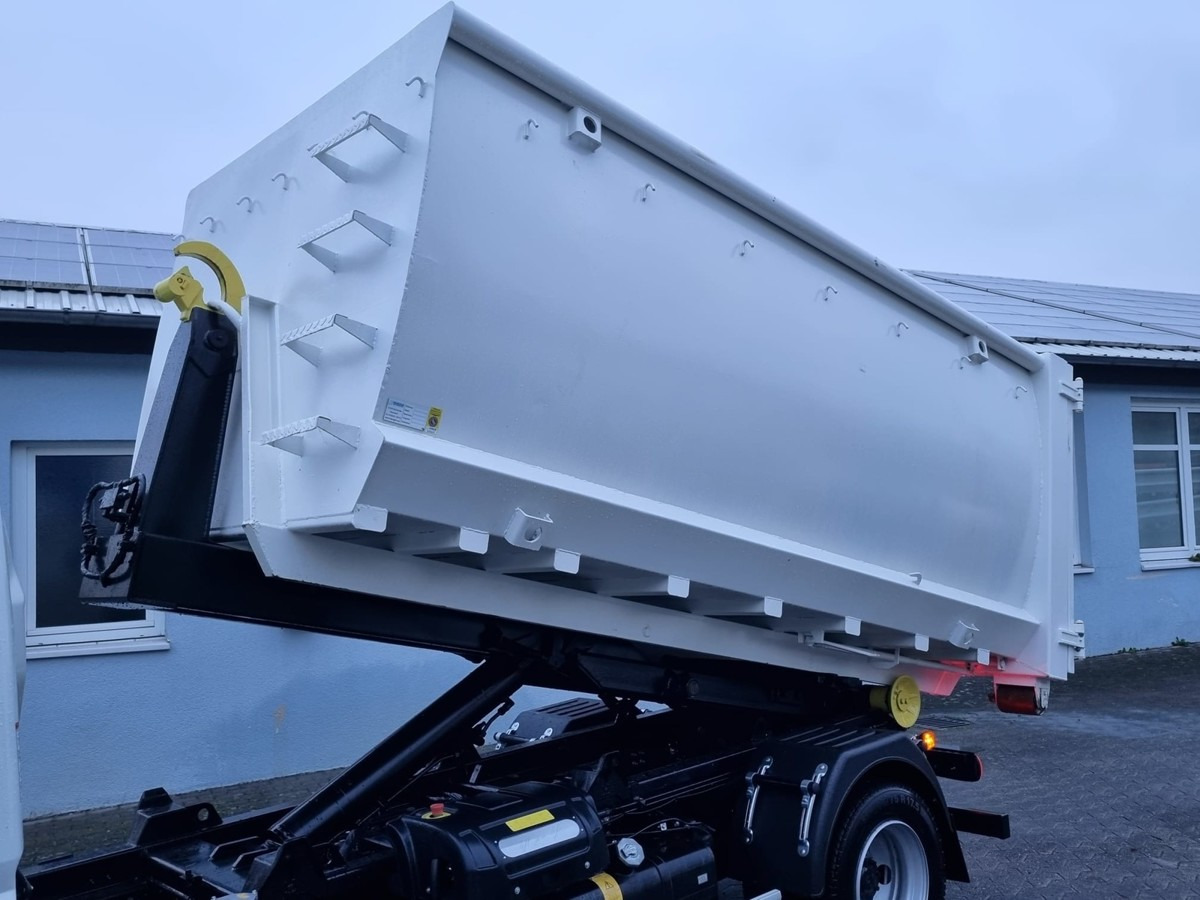 Camion ampliroll FUSO Canter FUSO 7C18 City Abrollkipper Miete