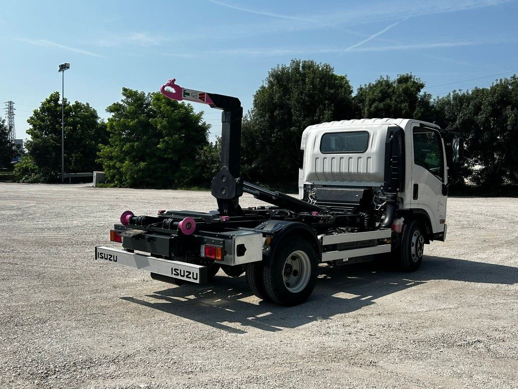 Camion ampliroll ISUZU P75 NUOVO SCARRABILE