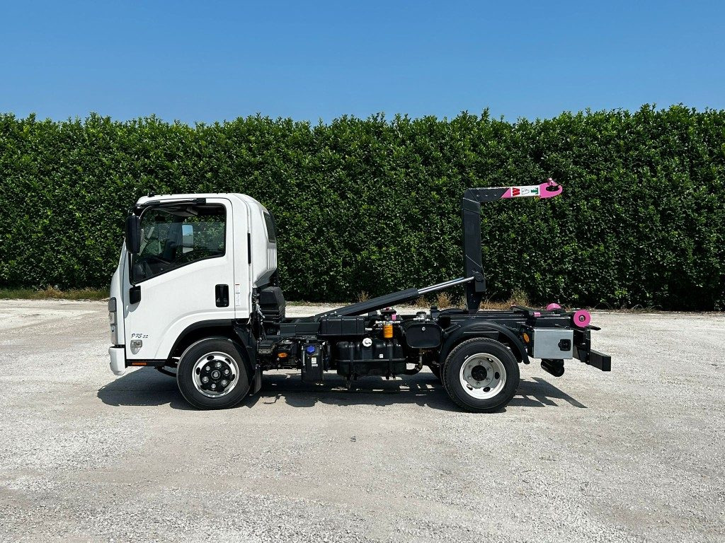 Camion ampliroll ISUZU P75 NUOVO SCARRABILE