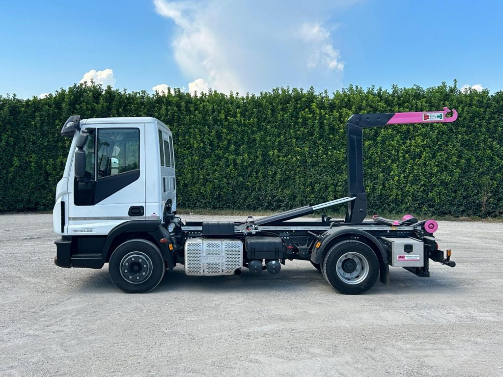 Camion ampliroll IVECO 120EL22 CON SCARRABILE NUOVO
