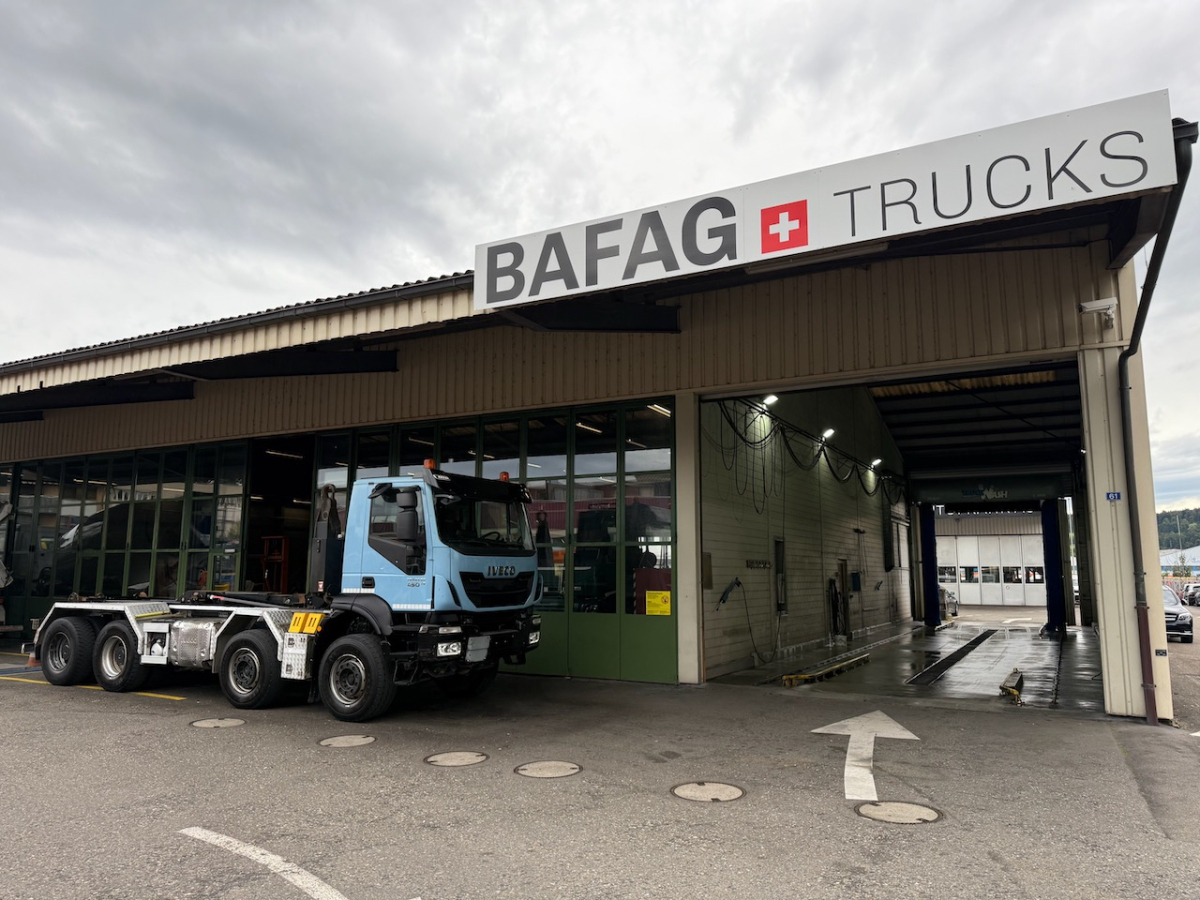 Camion ampliroll IVECO 340T45 Trakker  8x4