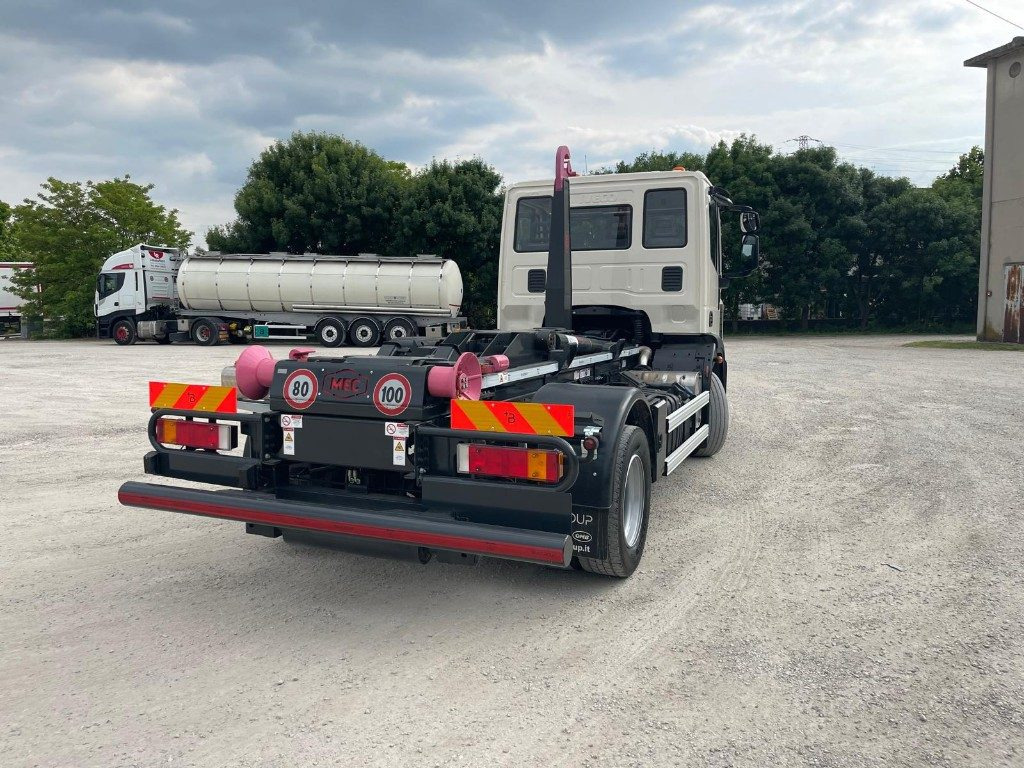 Camion ampliroll IVECO EUROCARGO 120E22 SCARRABILE