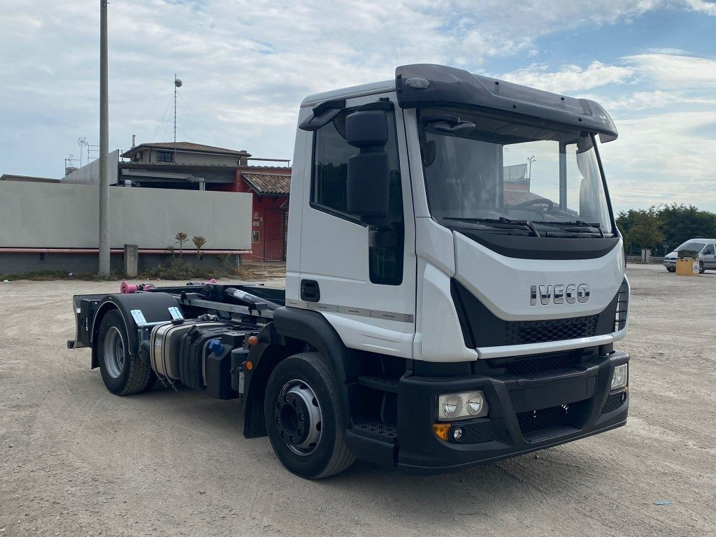 Camion ampliroll IVECO EUROCARGO 120E25 SCARRABILE