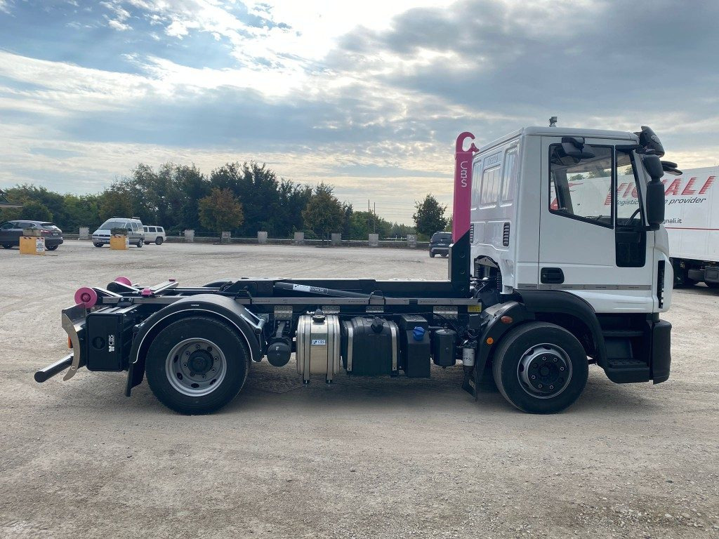 Camion ampliroll IVECO EUROCARGO 120E25 SCARRABILE