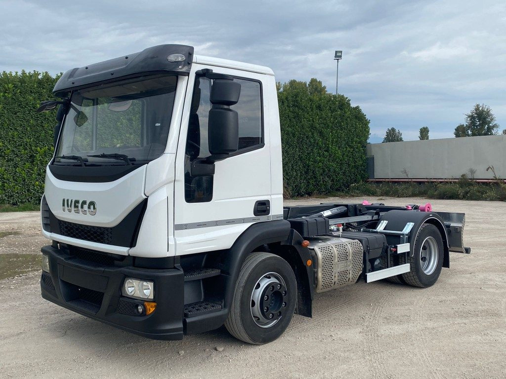 Camion ampliroll IVECO EUROCARGO 120E25 SCARRABILE