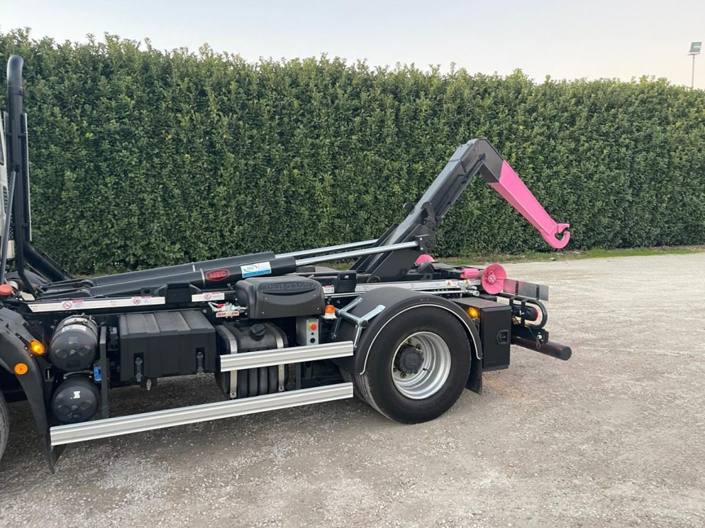 Camion ampliroll IVECO EUROCARGO 160E25 SCARRABILE