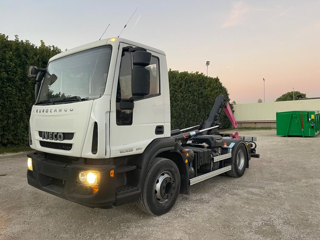 Camion ampliroll IVECO EUROCARGO 160E25 SCARRABILE