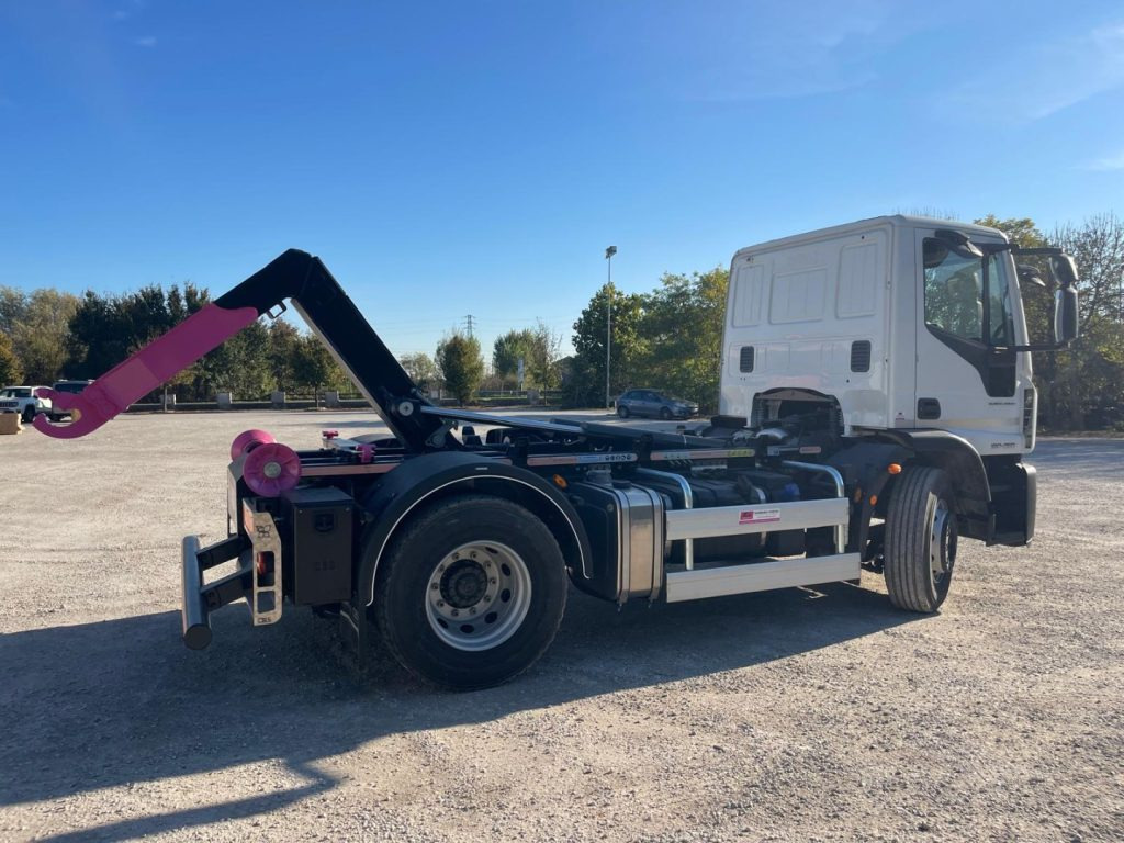 Camion ampliroll IVECO EUROCARGO 180E25 CON SCARRABILE NUOVO