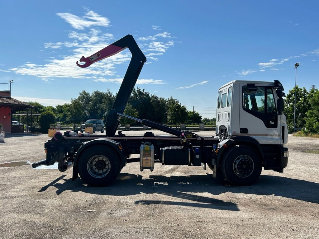 Camion ampliroll IVECO EUROCARGO 180E32K NUOVO SCARRABILE