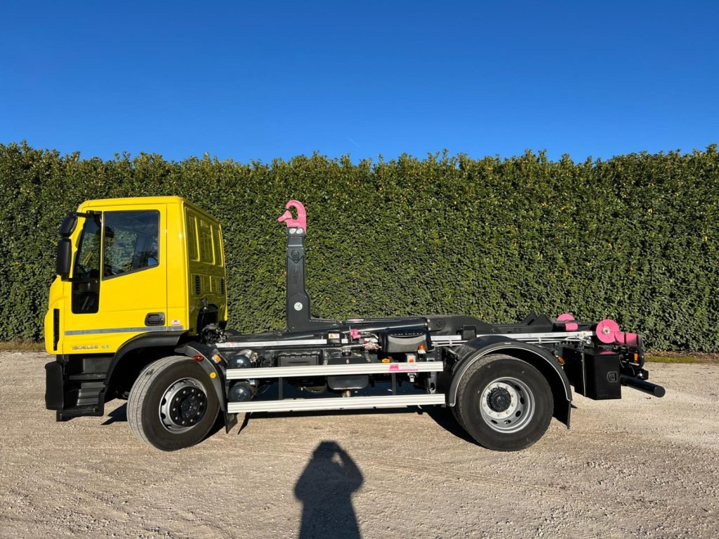Camion ampliroll IVECO EUROCARGO 180EL28 SCARRABILE