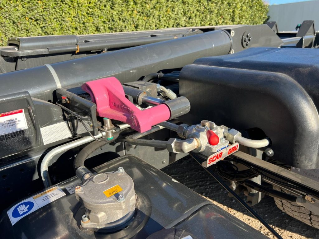 Camion ampliroll IVECO EUROCARGO 180EL28 SCARRABILE