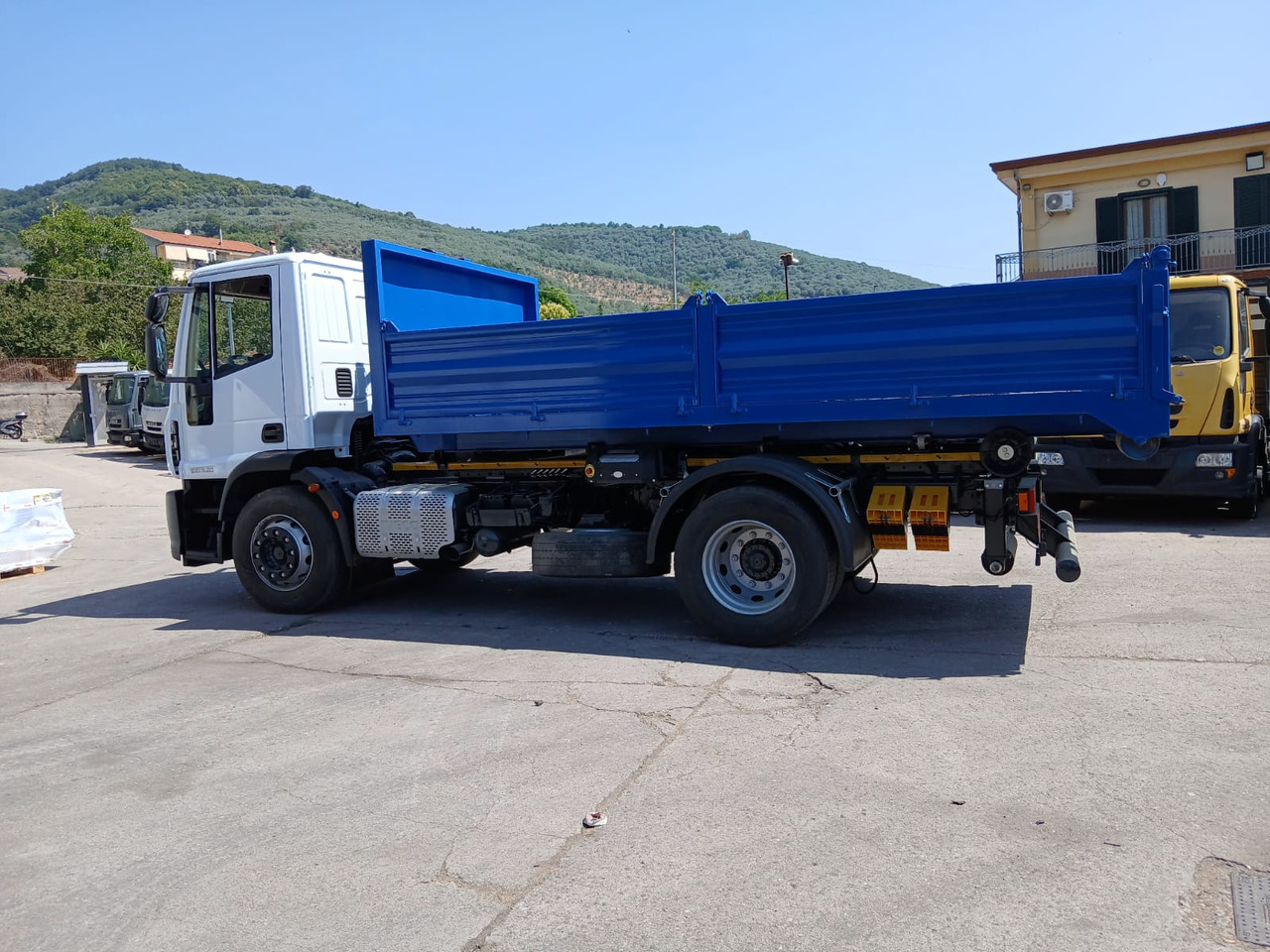Camion ampliroll IVECO EUROCARGO 190EL25