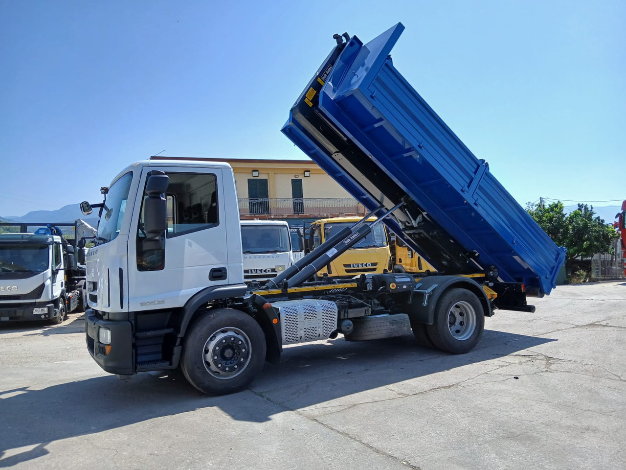 Camion ampliroll IVECO EUROCARGO 190EL25