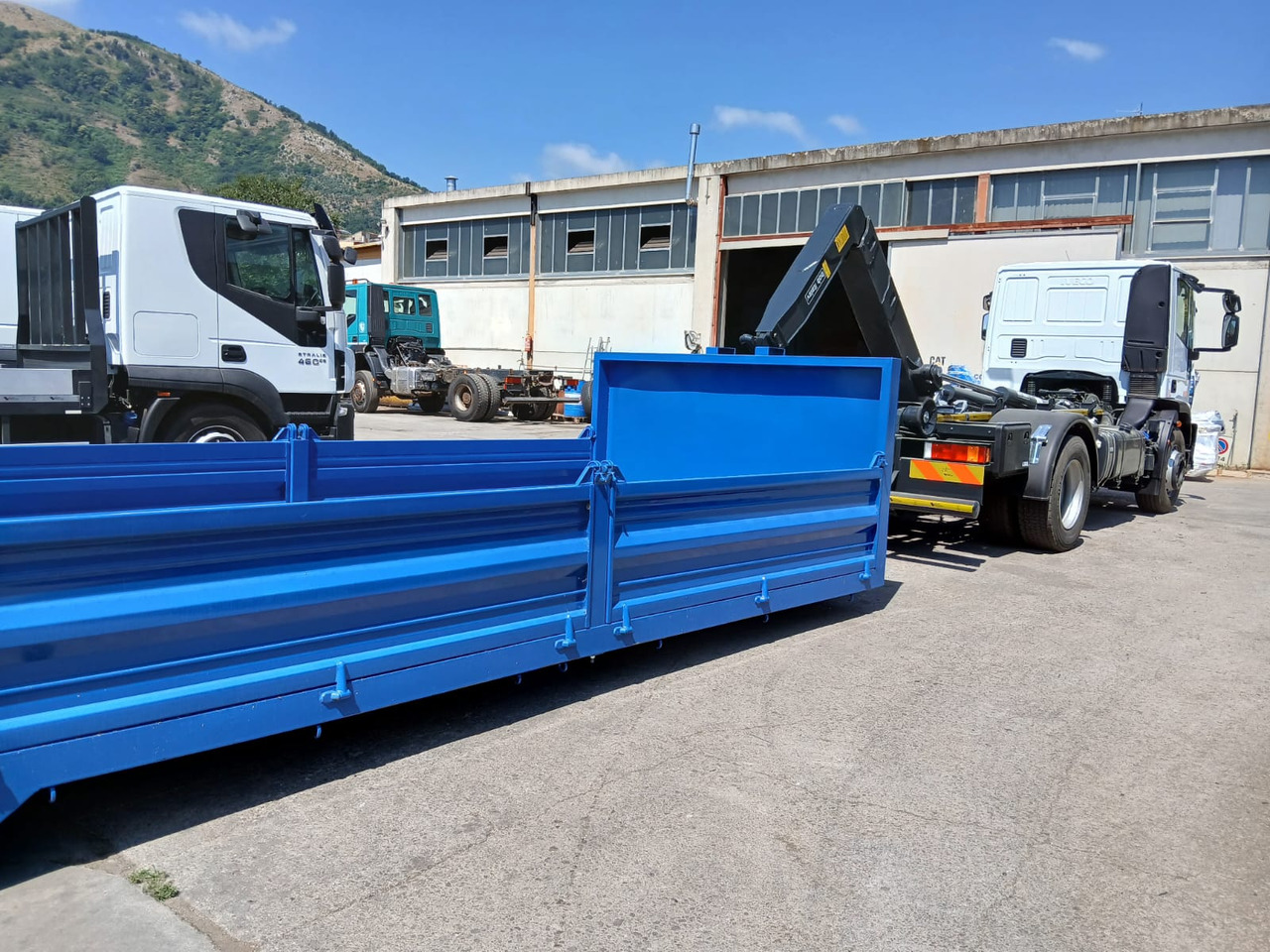 Camion ampliroll IVECO EUROCARGO 190EL25