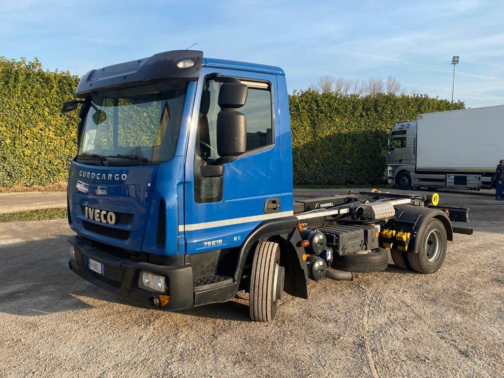 Camion ampliroll IVECO EUROCARGO 75E18 SCARRABILE