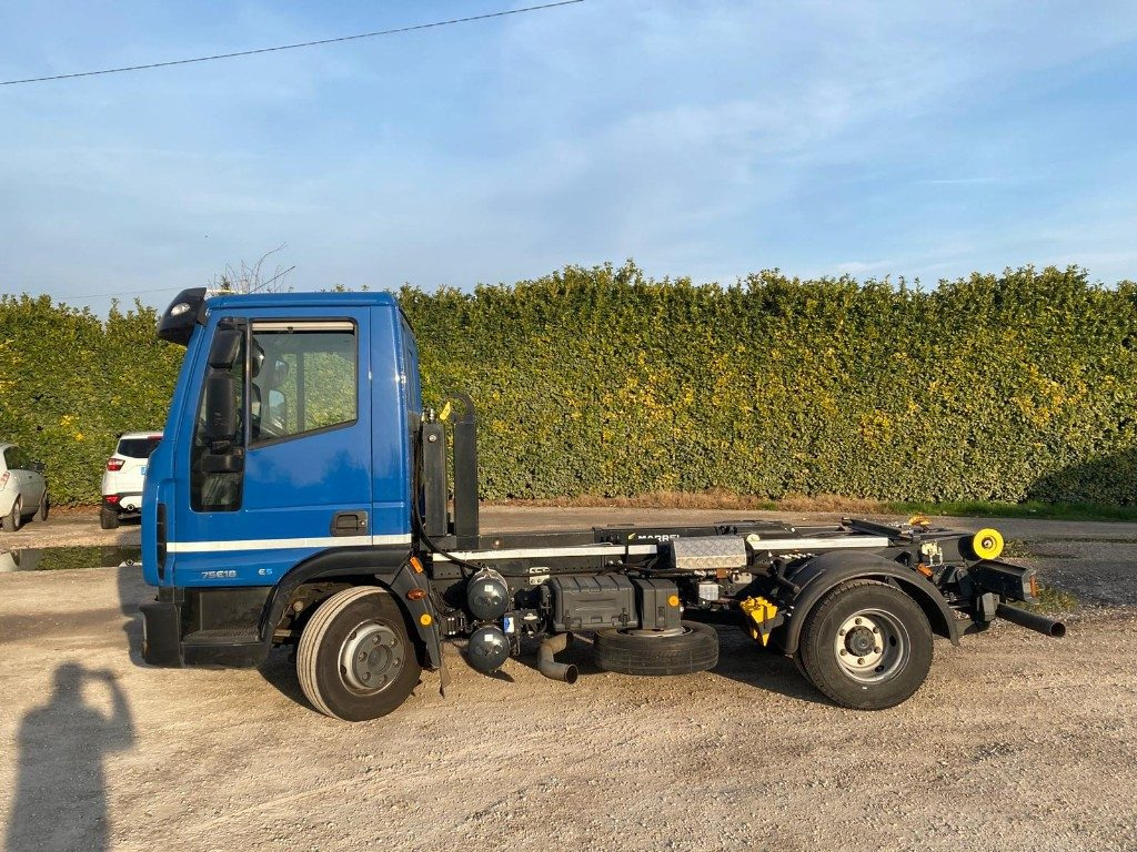 Camion ampliroll IVECO EUROCARGO 75E18 SCARRABILE