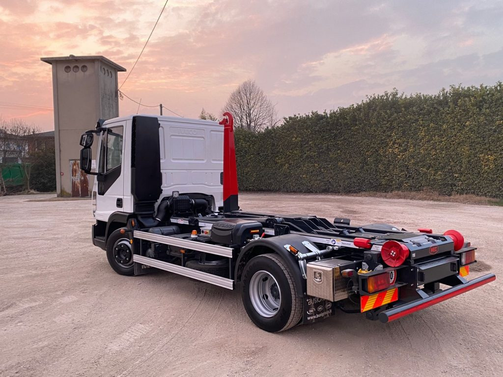 Camion ampliroll IVECO EUROCARGO 80 E18 CON IMPIANTO SCARRABILE NUO