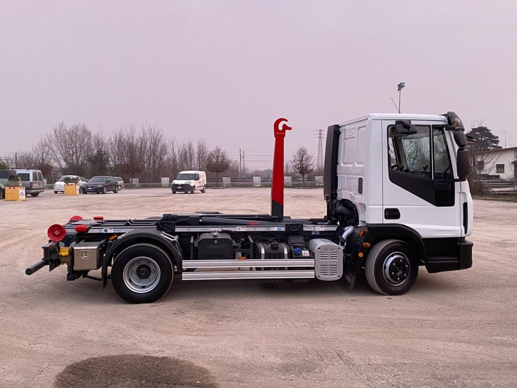 Camion ampliroll IVECO EUROCARGO 80 E18 CON IMPIANTO SCARRABILE NUO