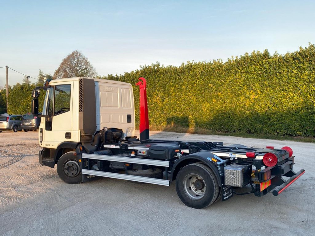 Camion ampliroll IVECO EUROCARGO 80 E18 CON IMPIANTO SCARRABILE NUO