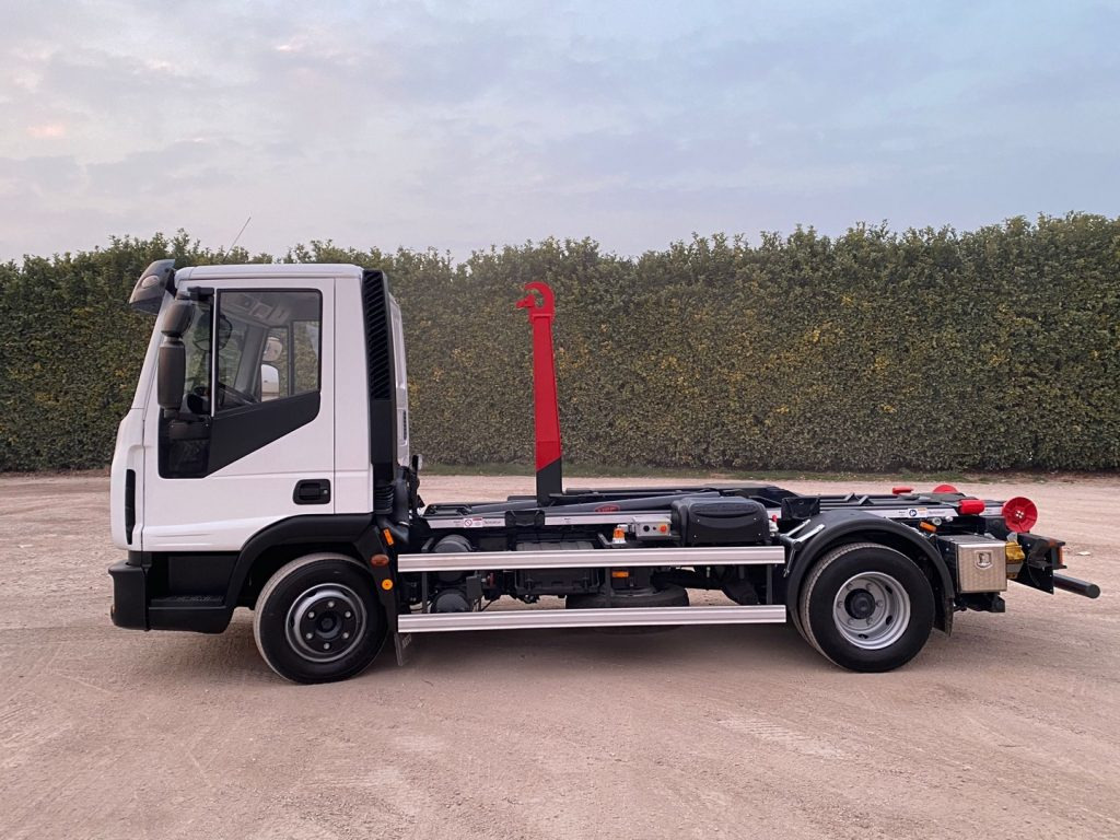 Camion ampliroll IVECO EUROCARGO 80 E18 CON IMPIANTO SCARRABILE NUO