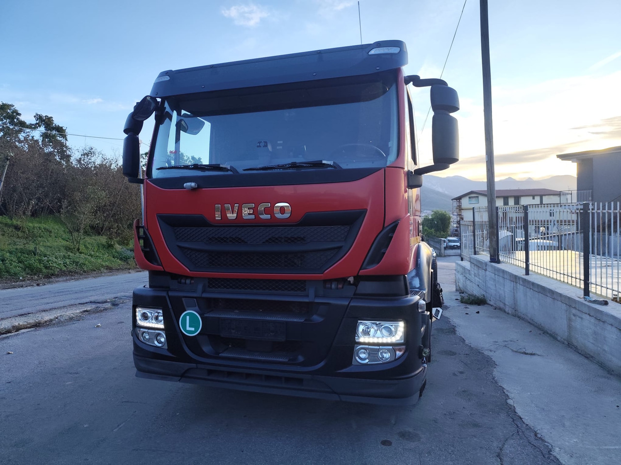 Camion ampliroll IVECO STRALIS 190S31