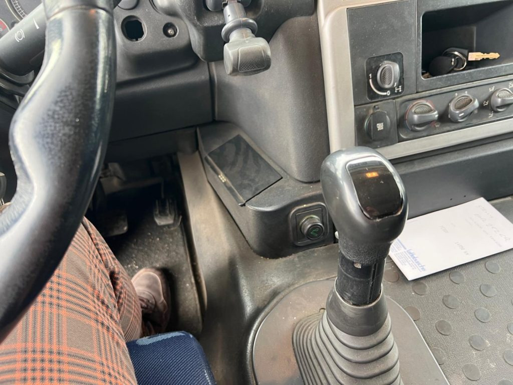 Camion ampliroll IVECO STRALIS 260E45 SCARRABILE