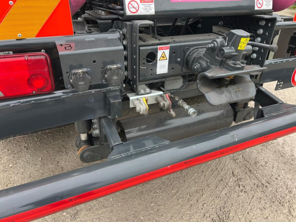 Camion ampliroll IVECO STRALIS X-WAY 510 TRAKKER SCARRABILE