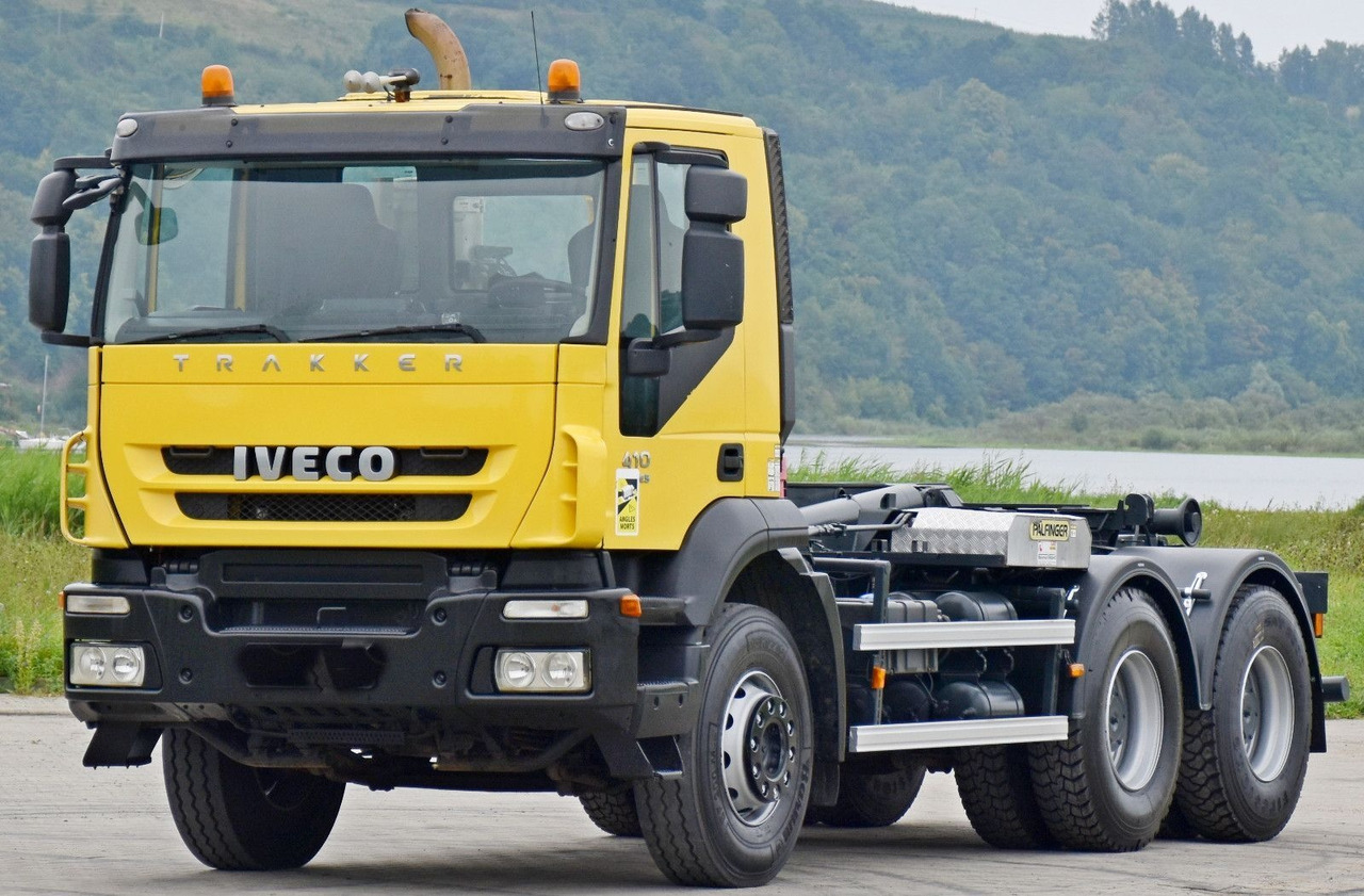 Camion ampliroll IVECO TRAKKER 410