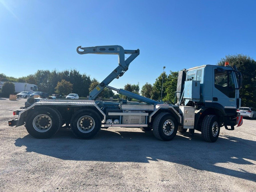 Camion ampliroll IVECO TRAKKER 450 SCARRABILE