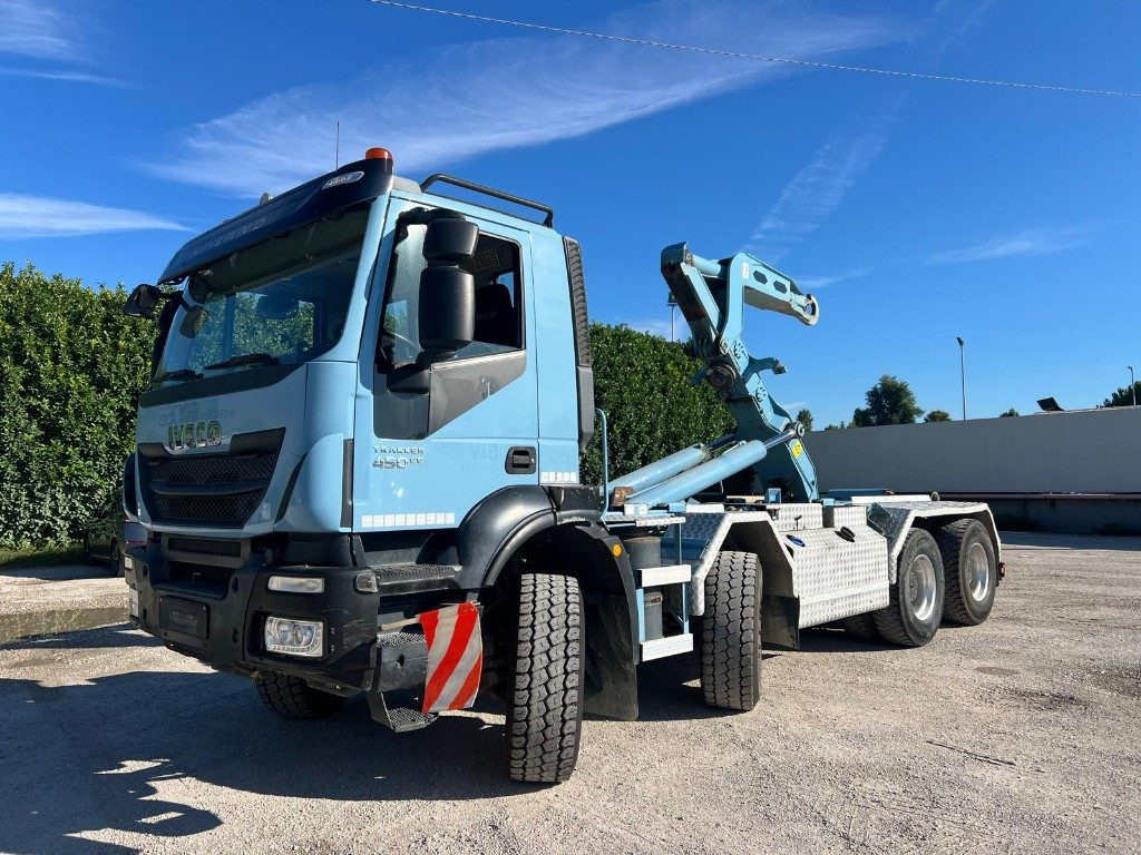 Camion ampliroll IVECO TRAKKER 450 SCARRABILE